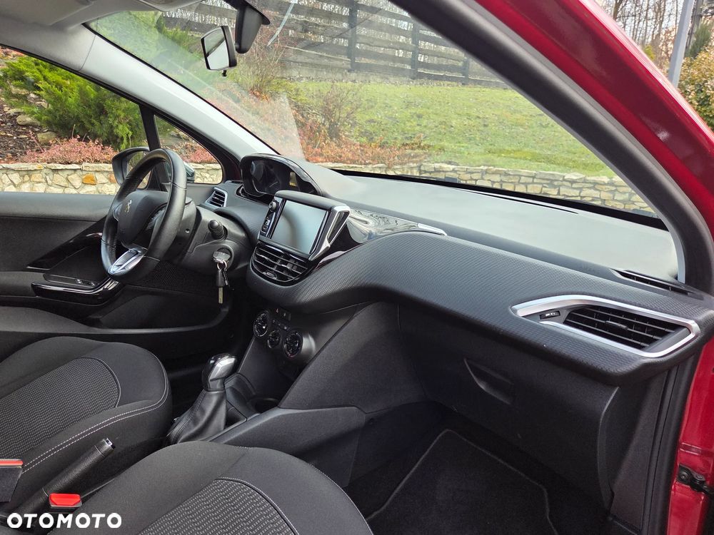 Peugeot 208 1.2 PureTech Style - 18