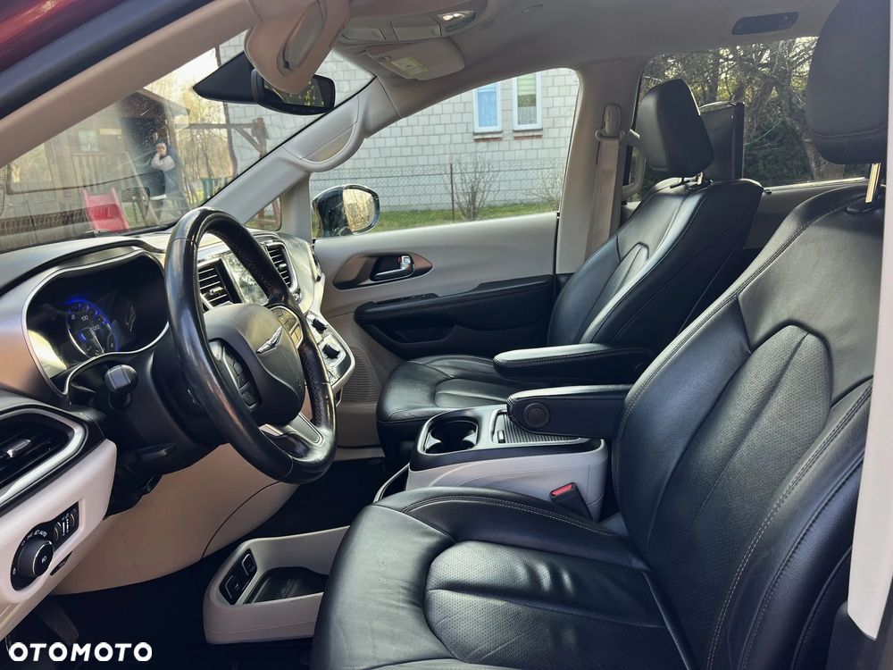 Chrysler Pacifica - 12