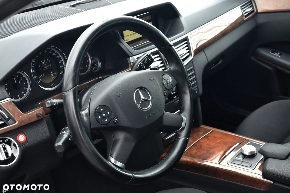Mercedes-Benz Klasa E 250 CGI BlueEFFICIENCY 7G-TRONIC Elegance - 25