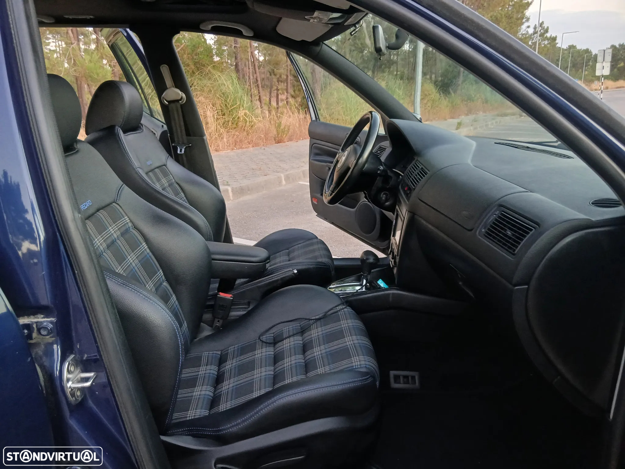 VW Golf 1.9 TDi 25 Anos Aut. - 12
