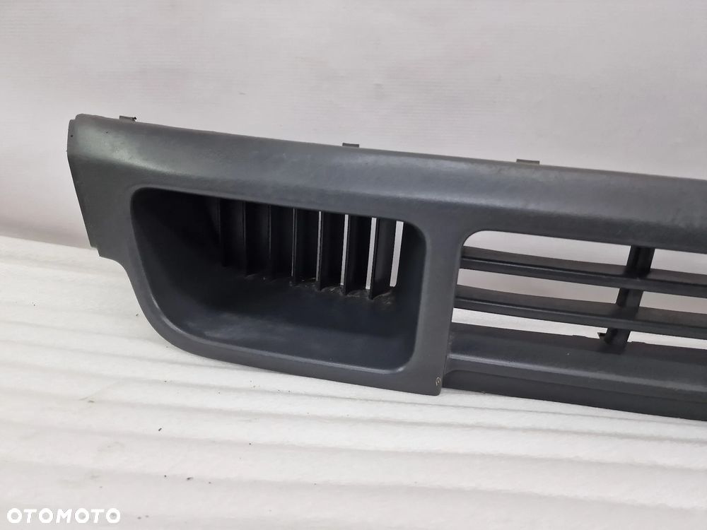 VW T5 7H0 03- KRATKA ŚRODKOWA ZDERZAKA PRZEDNIEGO PRZÓD , NR 7H0807719 , NR AUKCJI KR347 - 16