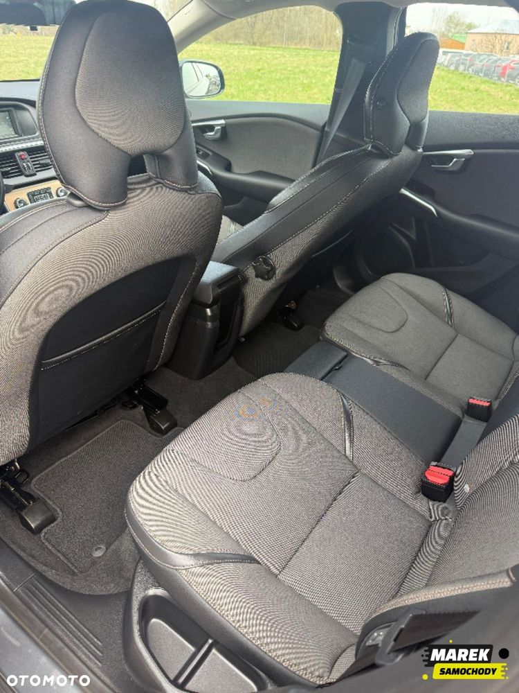 Volvo V40 Cross Country - 9