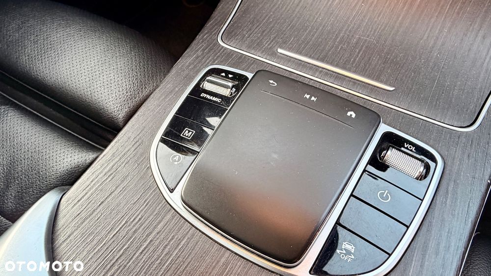 Mercedes-Benz GLC 300 4Matic 9G-TRONIC AMG Line Plus - 19