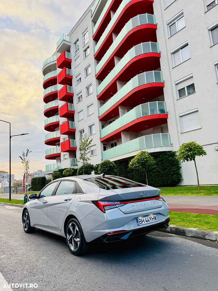 Hyundai Elantra - 2