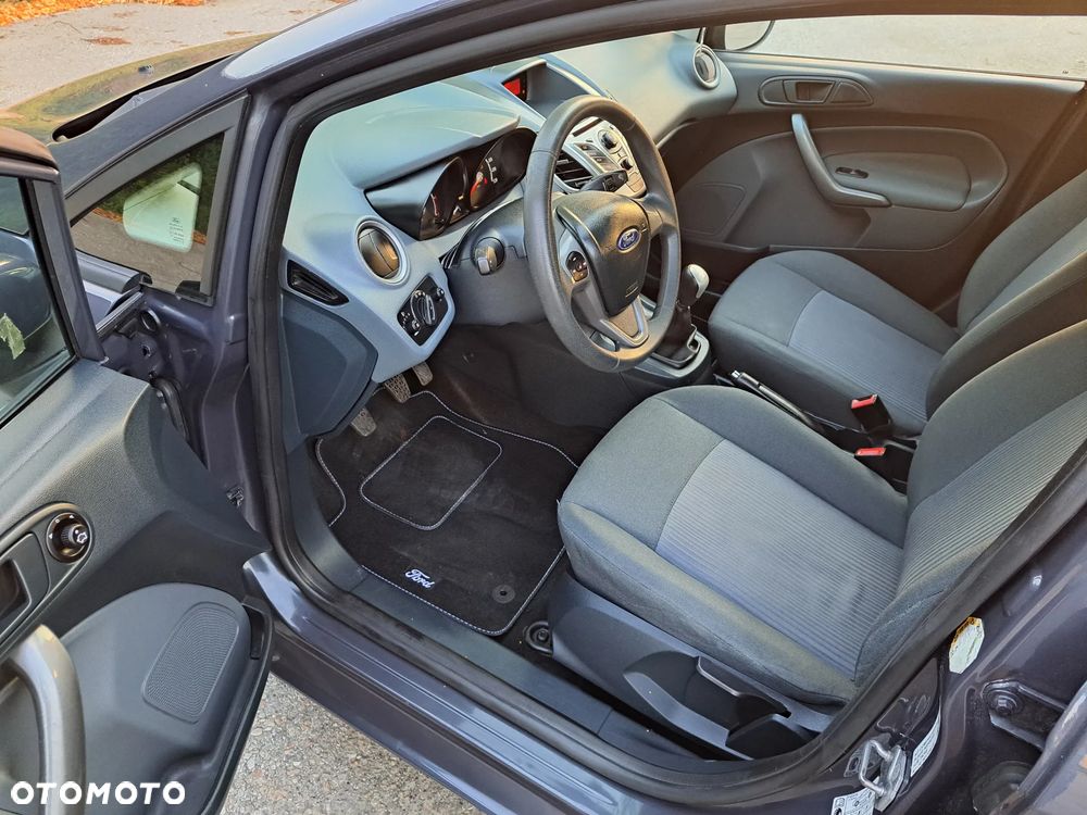 Ford Fiesta - 12