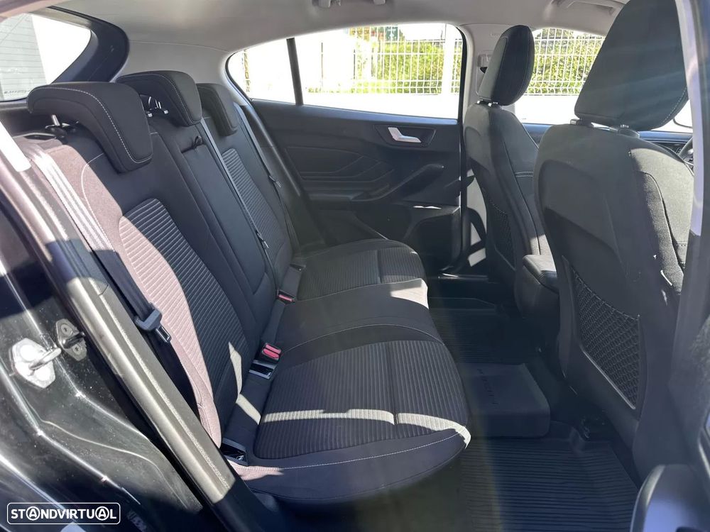 Ford Focus 1.0 EcoBoost S&S TITANIUM - 18