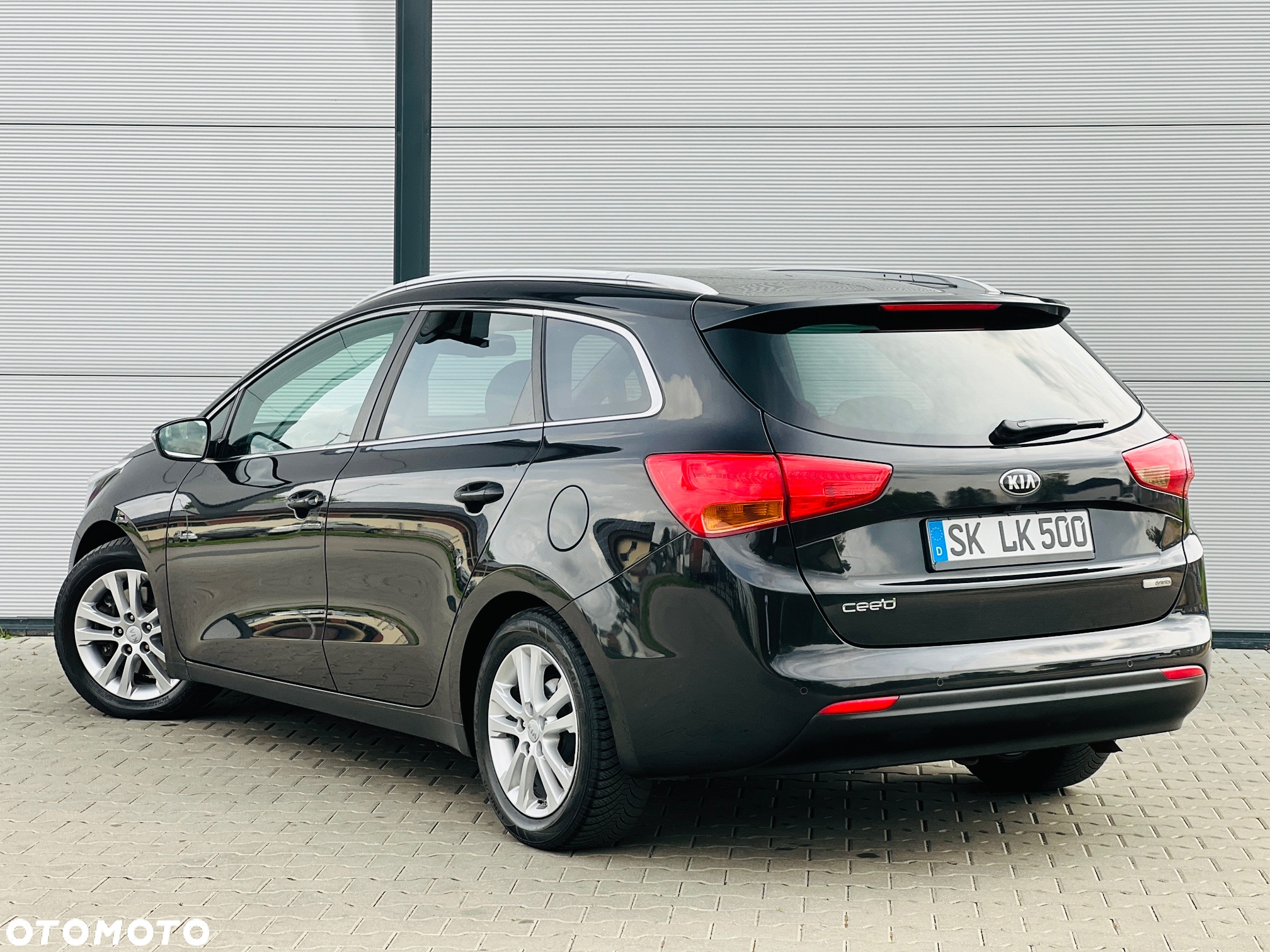 Kia Ceed 1.6 CRDi 128 ISG SW Platinum Edition - 24