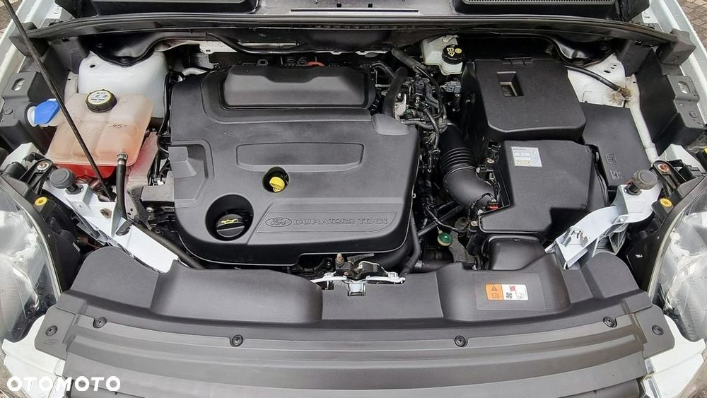 Ford Kuga - 10