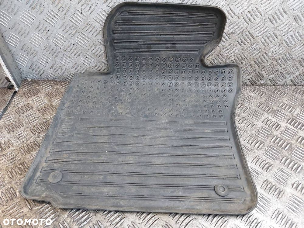 DYWANIKI KOMPLET SKODA OCTAVIA II 1Z1862452 1Z1862451 1Z1862435 - 3