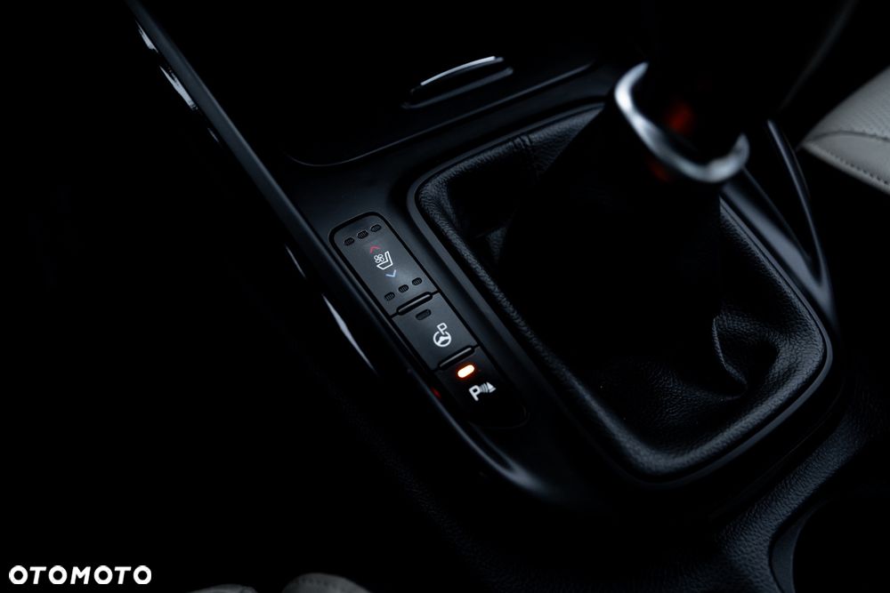 Kia Carens 1.7 CRDi L 7os - 36