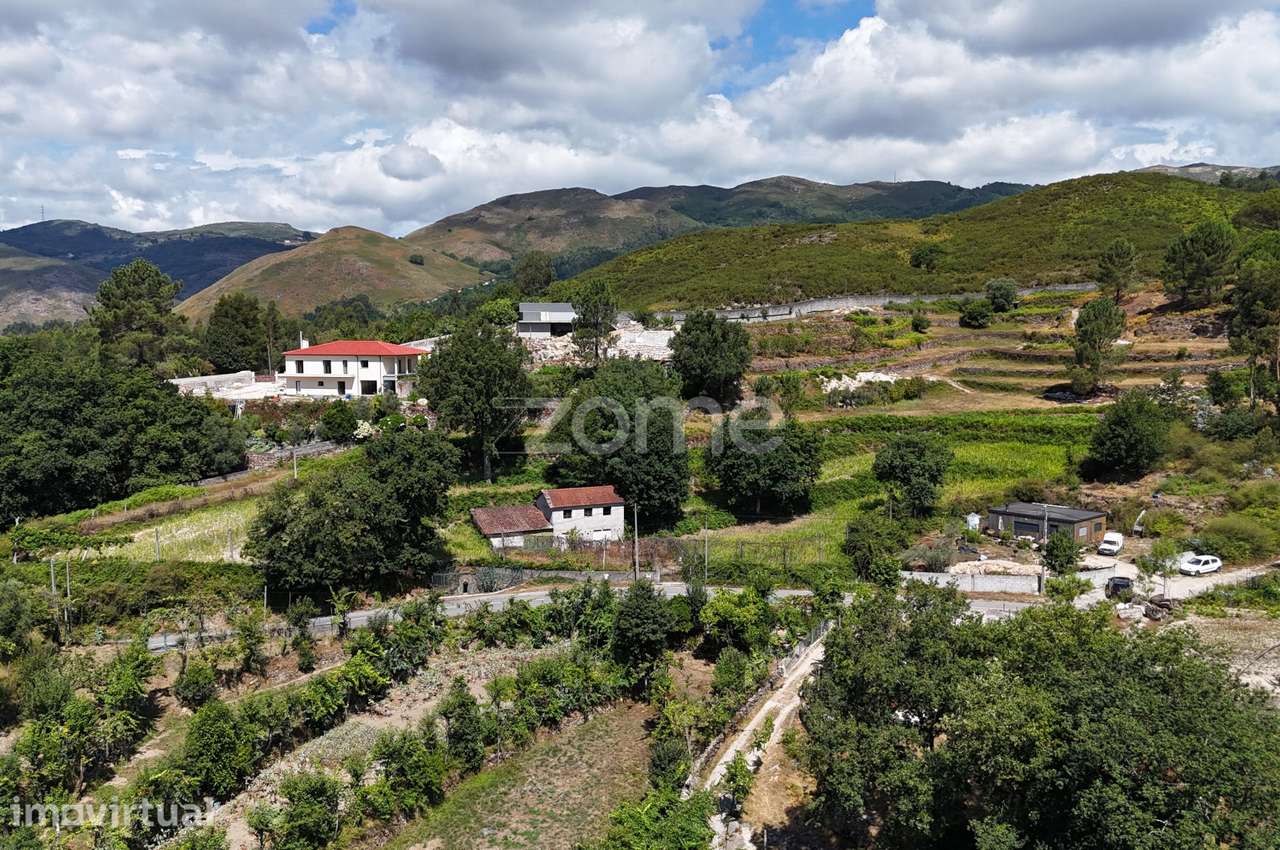 Terreno com anexo agrícola e capacidade de construção - Grande imagem: 3/16