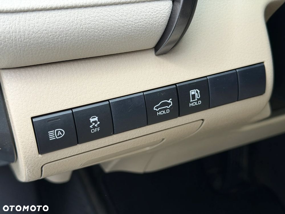 Toyota Camry 2.5 Hybrid Executive CVT - 14