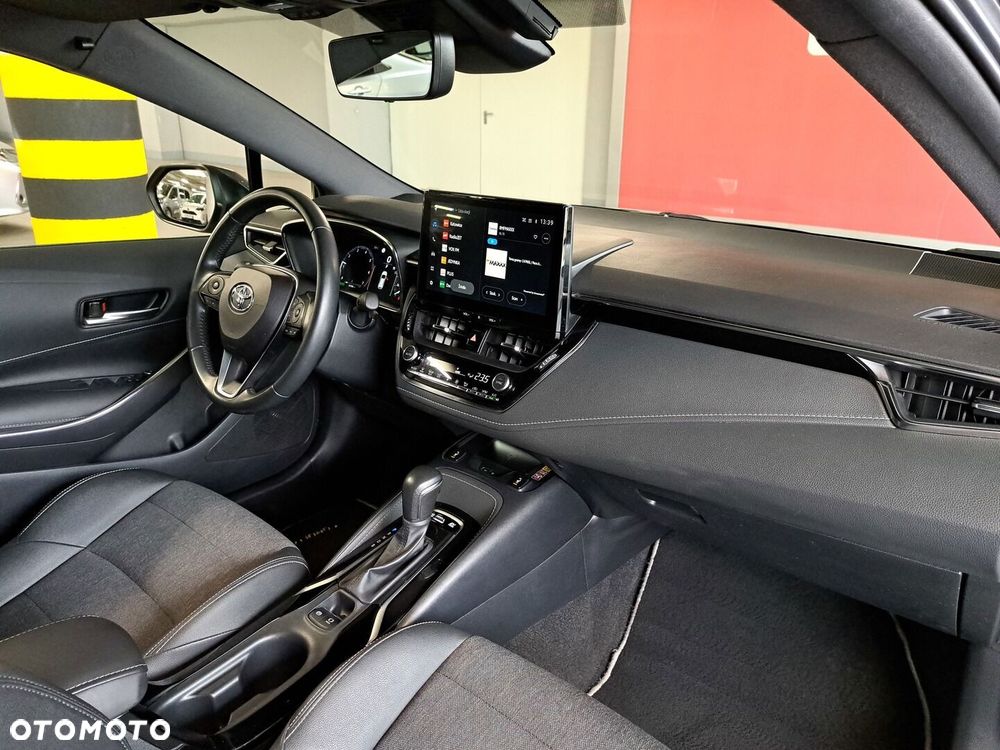 Toyota Corolla 1.8 Hybrid Style - 17