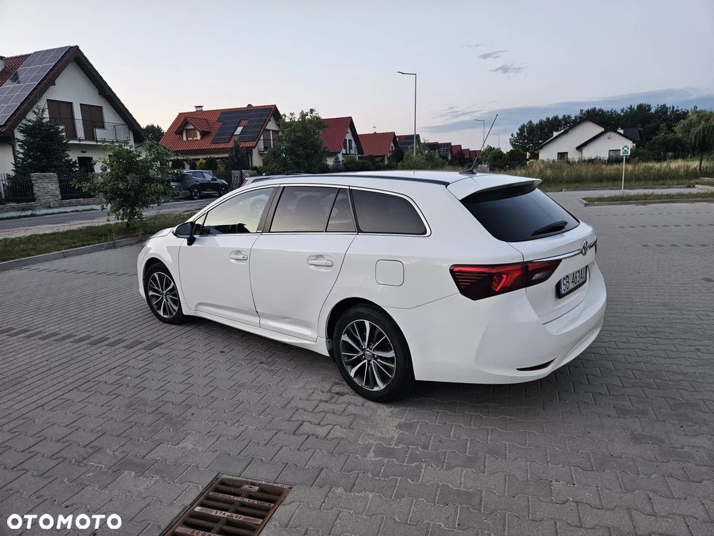 Toyota Avensis 1.8 Premium MS - 4