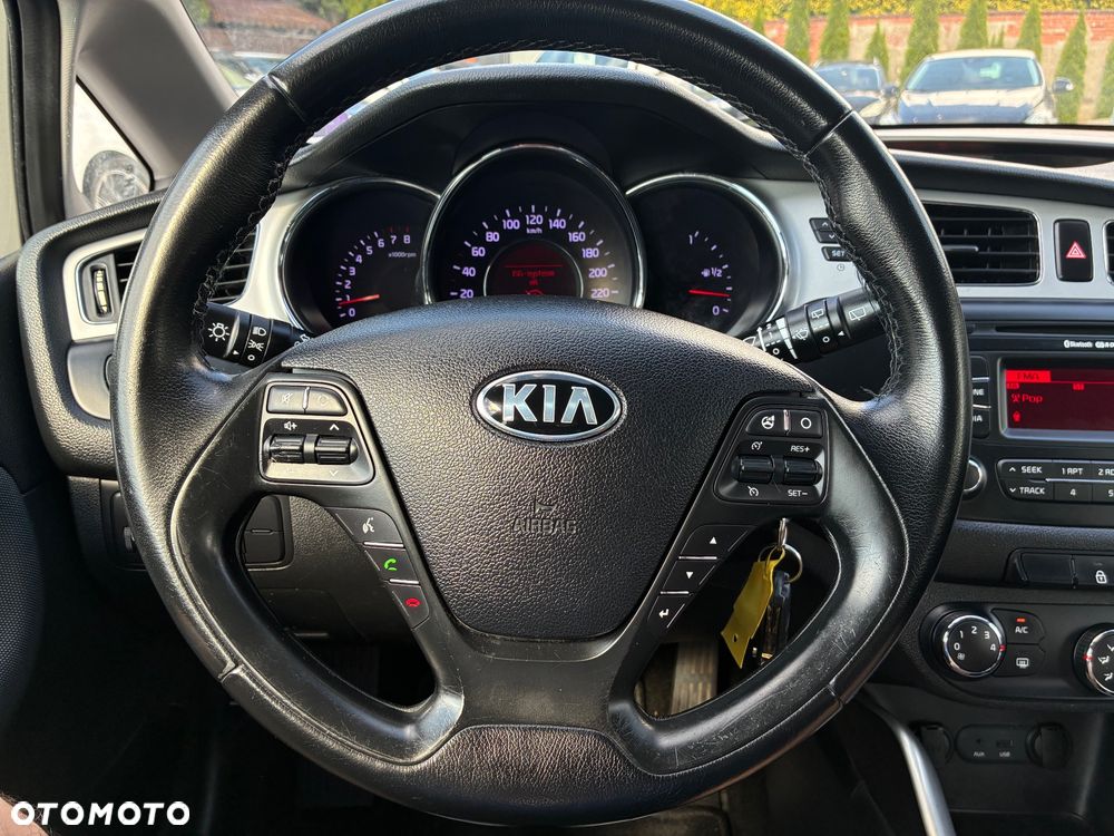 Kia Ceed 1.6 GDI Dream-Team Edition - 16