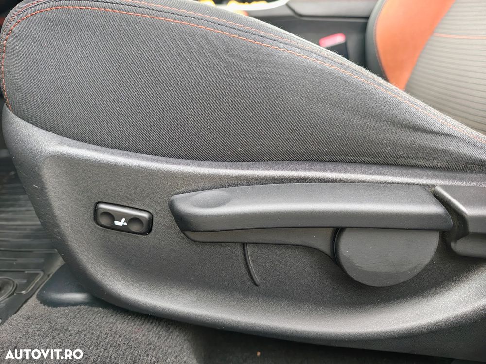 Toyota Avensis 2.0 D-4D Executive Terracotta - 31