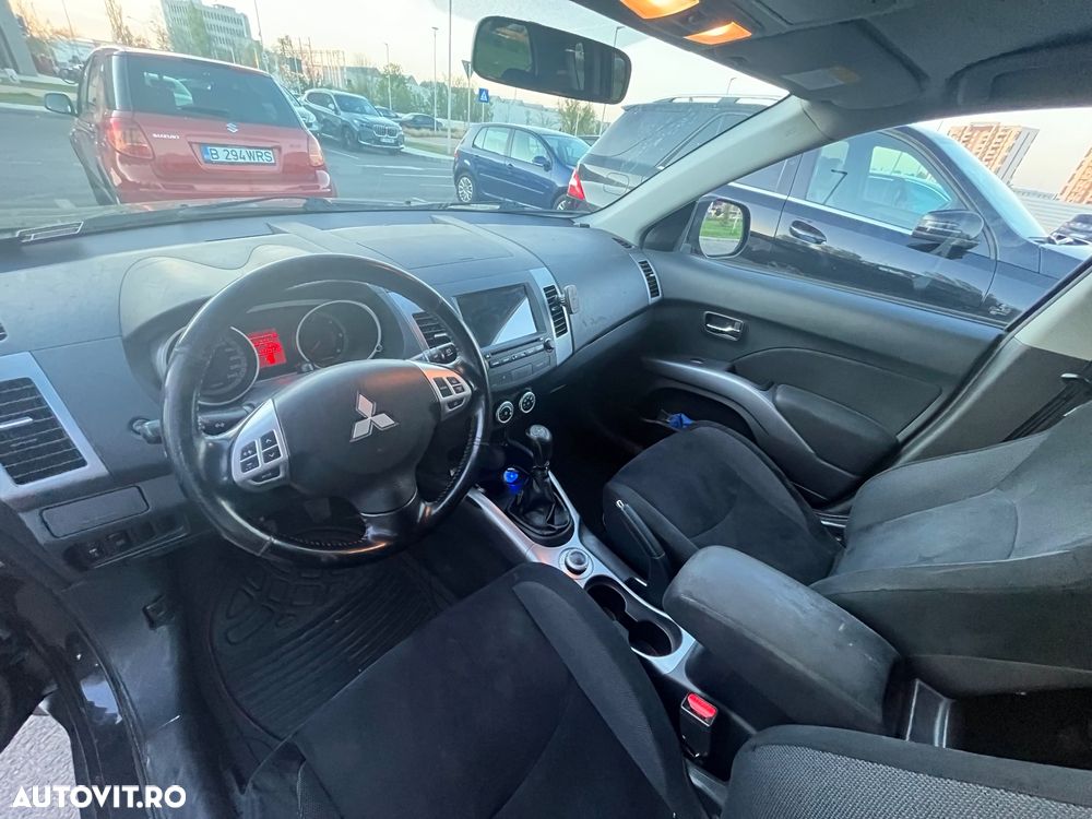 Mitsubishi Outlander - 8
