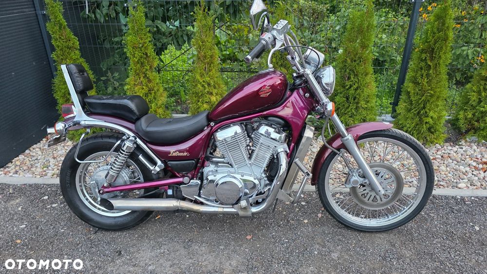 Suzuki Intruder - 1