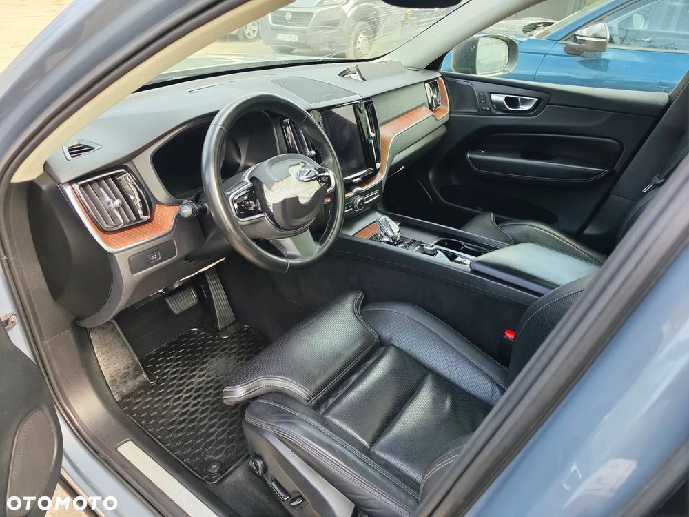 Volvo XC 60 B4 D AWD Plus Dark - 15