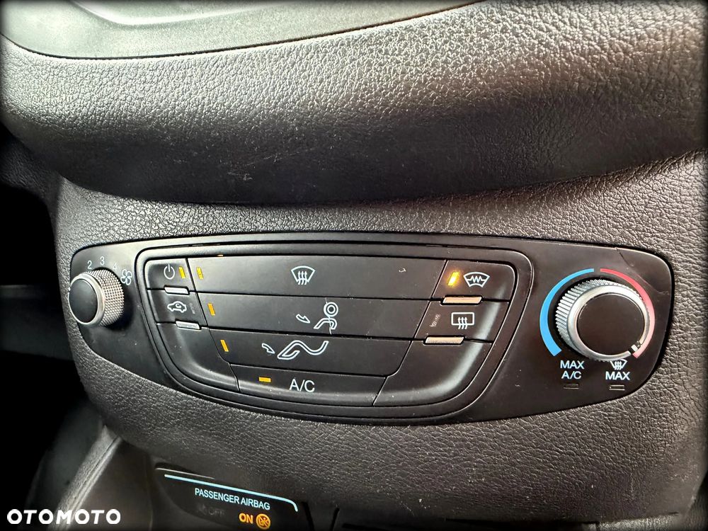 Ford TRANSIT COURIER - 26