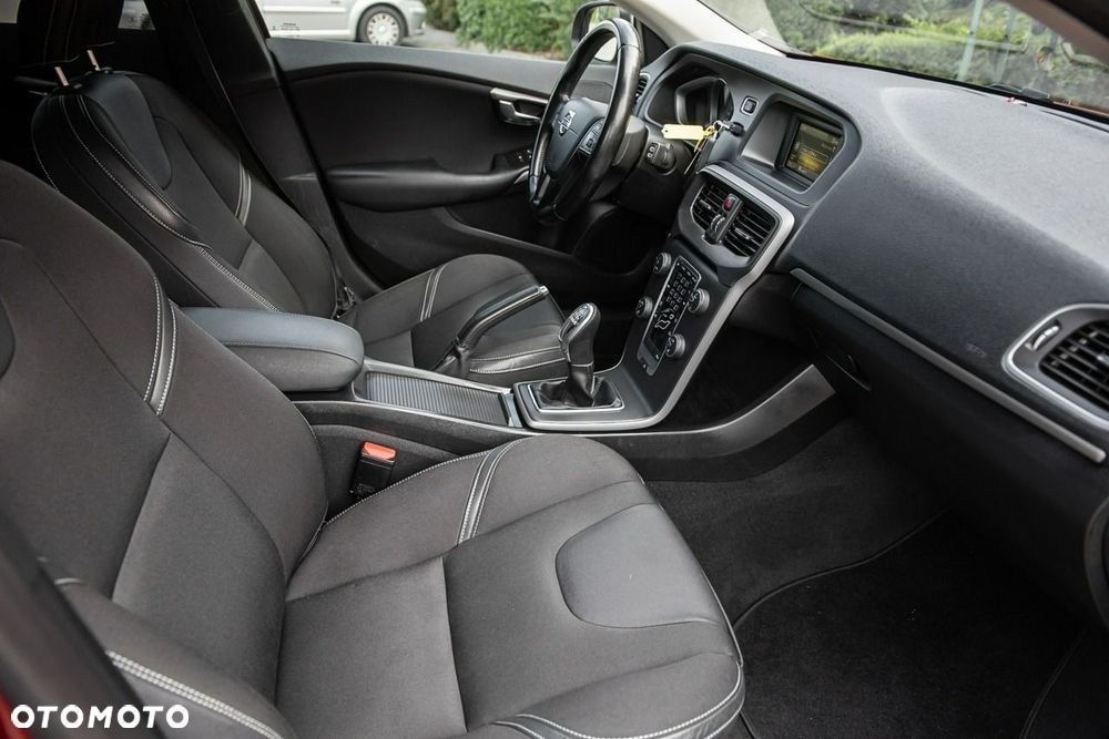 Volvo V40 D4 Kinetic - 9