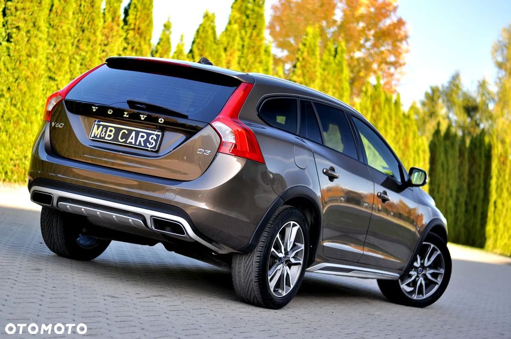 Volvo V60 Cross Country D3 Geartronic Summum - 9