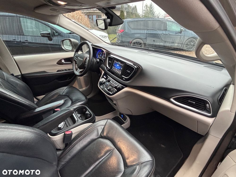 Chrysler Pacifica - 22