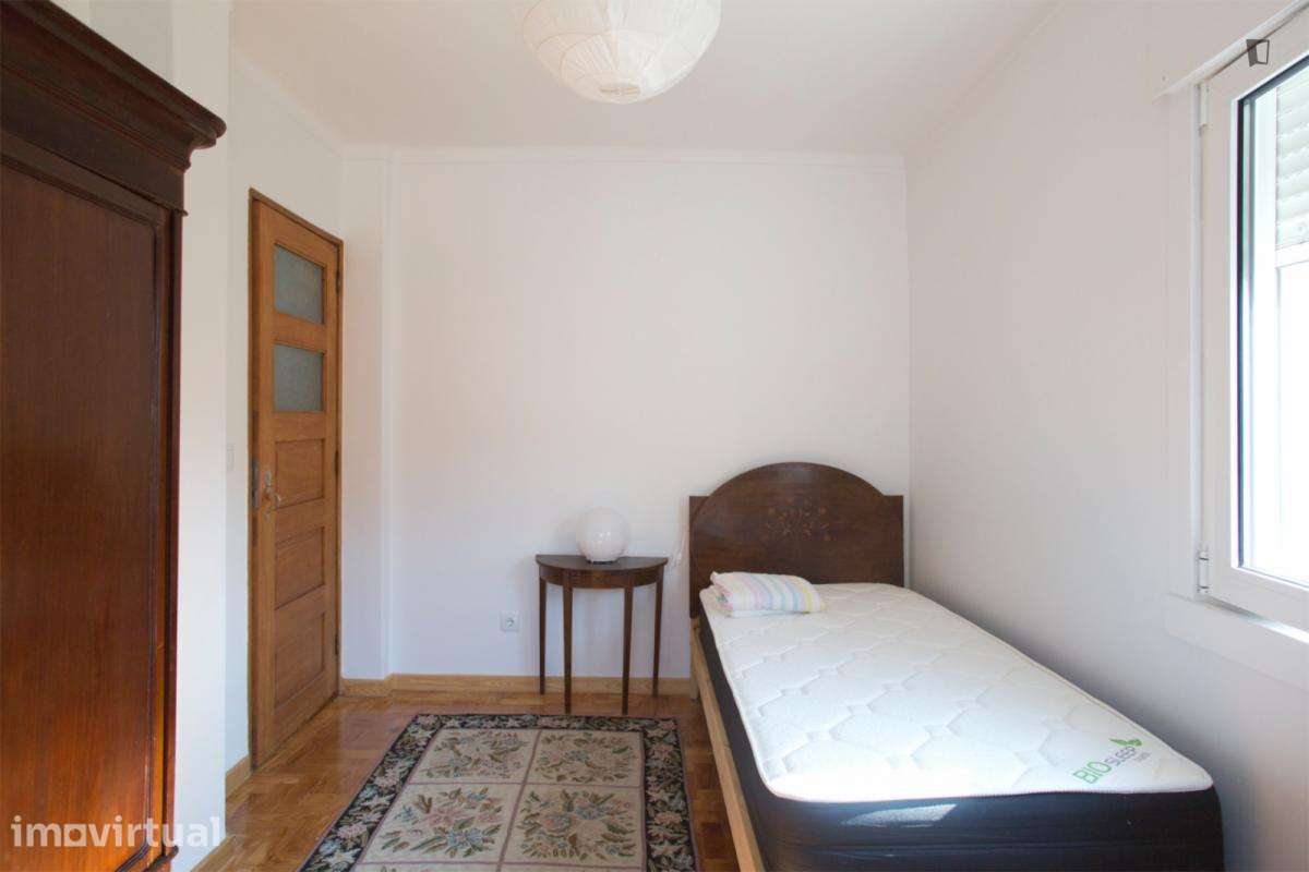 Quarto - localizado em Benfica Lisbon - Grande imagem: 2/18