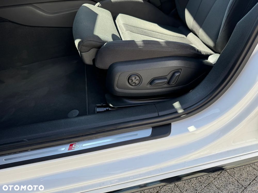 Audi A4 Avant 2.0 TDI S tronic - 13