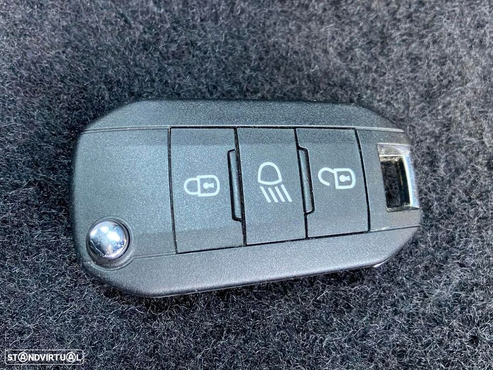 Peugeot 2008 1.2 Hybrid Style e-DCS6 - 18