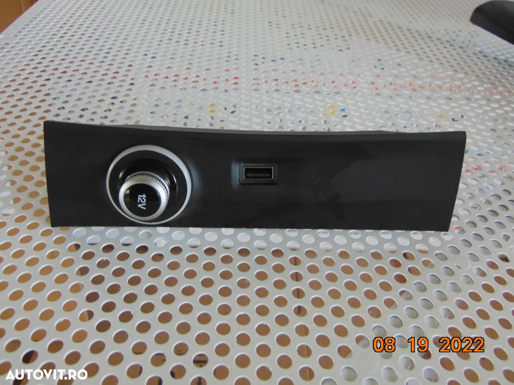 USB Alfa Romeo Stelvio 2015-2023 aux  usb auxiliar mufa stelvio bricheta dezmembrez - 1