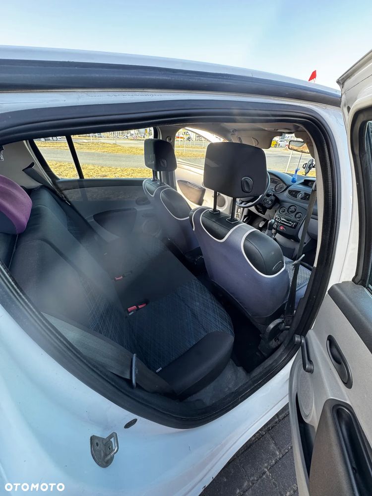 Renault Clio - 17