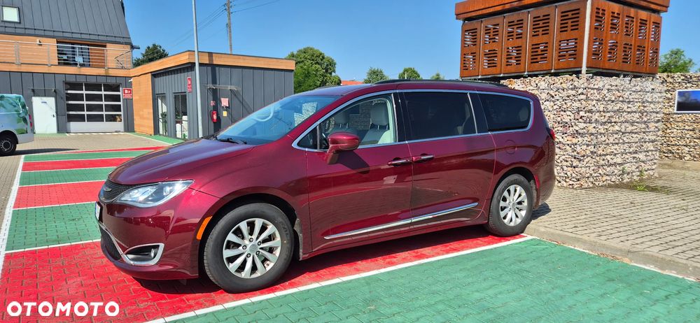 Chrysler Pacifica - 10