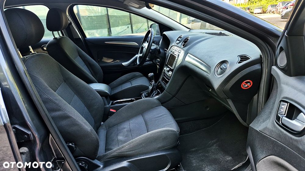 Ford Mondeo 2.0 Ghia X100 / X - 38