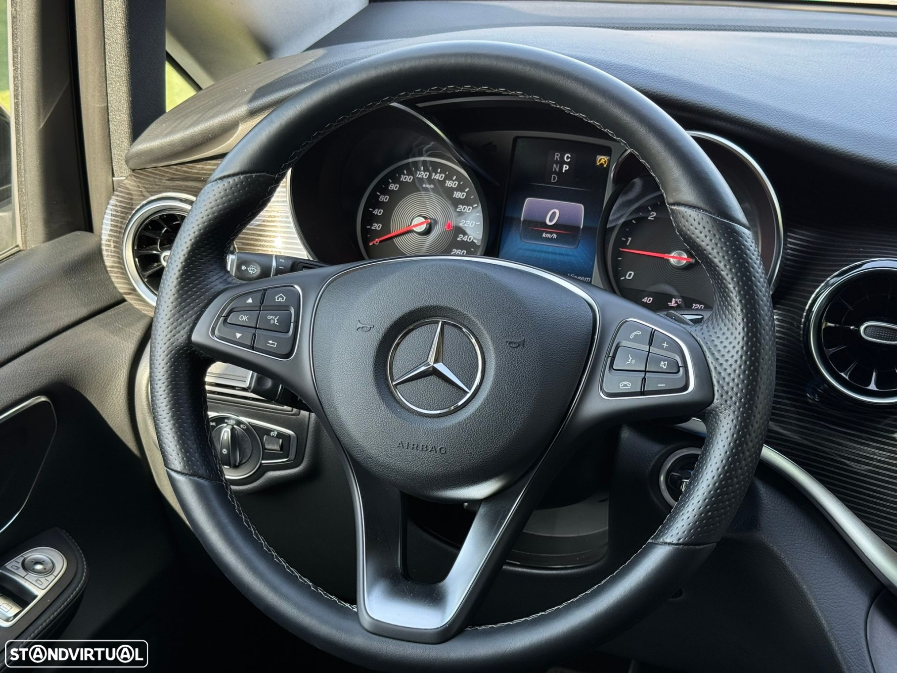 Mercedes-Benz V 300 d Longo Avantgarde - 25