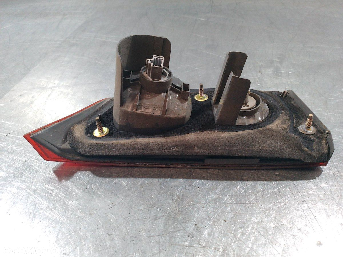 LAMPA TYLNA PRAWA W KLAPE HONDA ACCORD VII P3214R SEDAN - 2