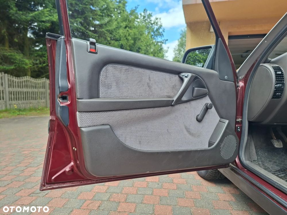 Opel Omega 2.4i GL - 33