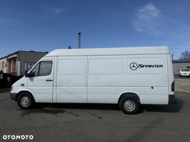 Mercedes-Benz Sprinter - 13