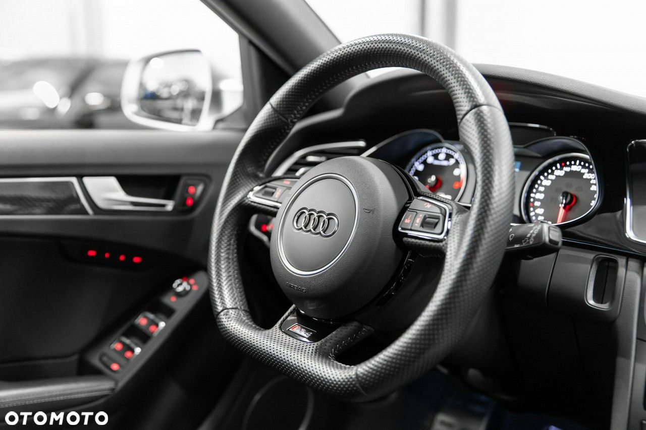 Audi RS4 Avant S tronic - 35