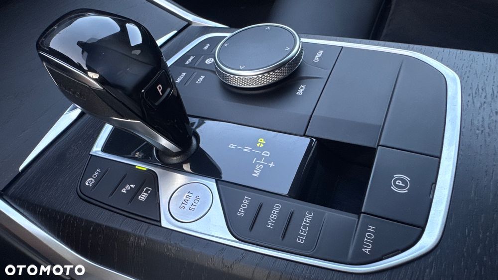 BMW Seria 3 330e M Sport - 17