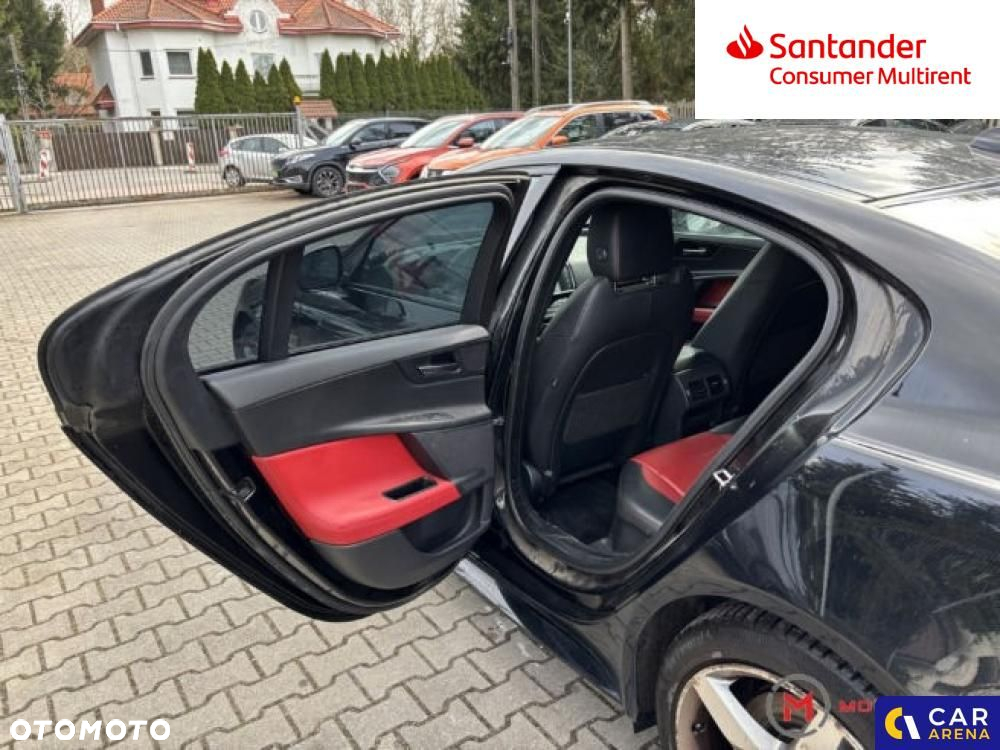 Jaguar XE - 30