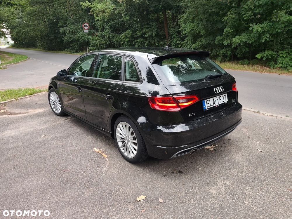 Audi A3 Sportback 1.6 TDI (clean diesel) S line Sportpaket - 4