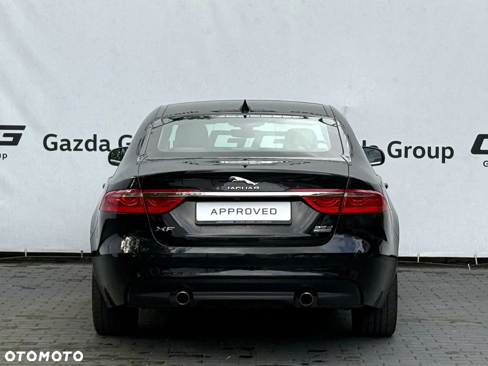 Jaguar XF 2.0 i4D AWD Portfolio - 6