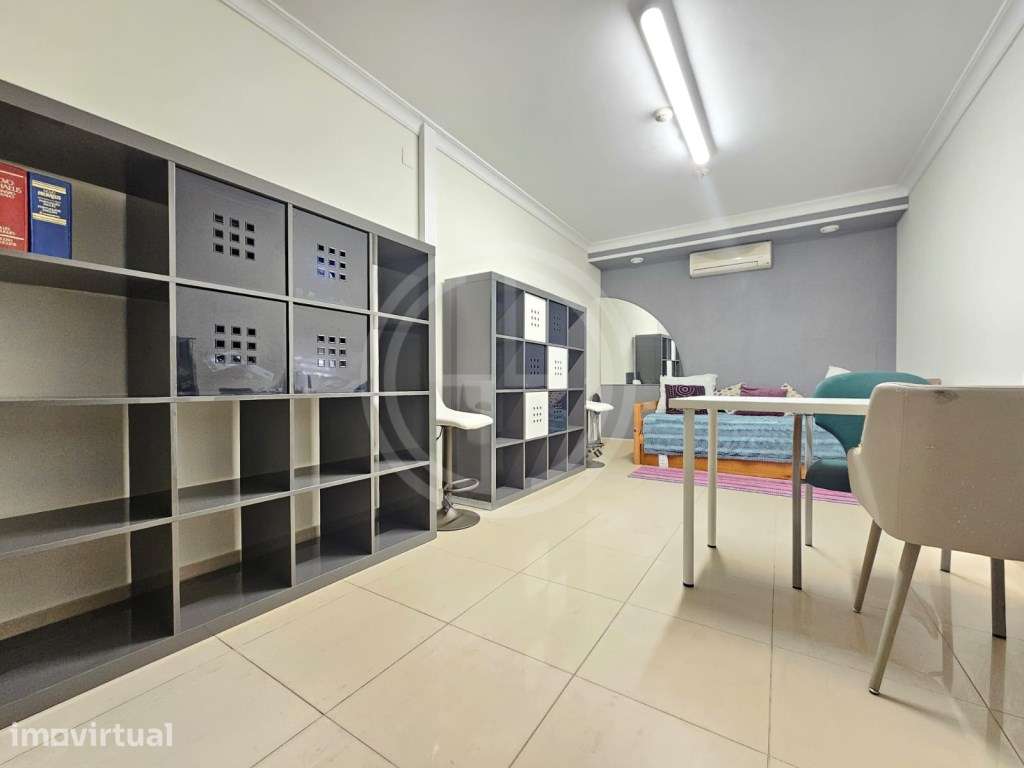 Sala/ Arrecadação em Vilamoura - Grande imagem: 2/16