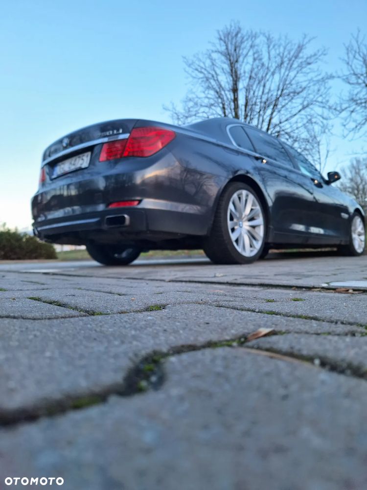BMW Seria 7 750i L xDrive - 8