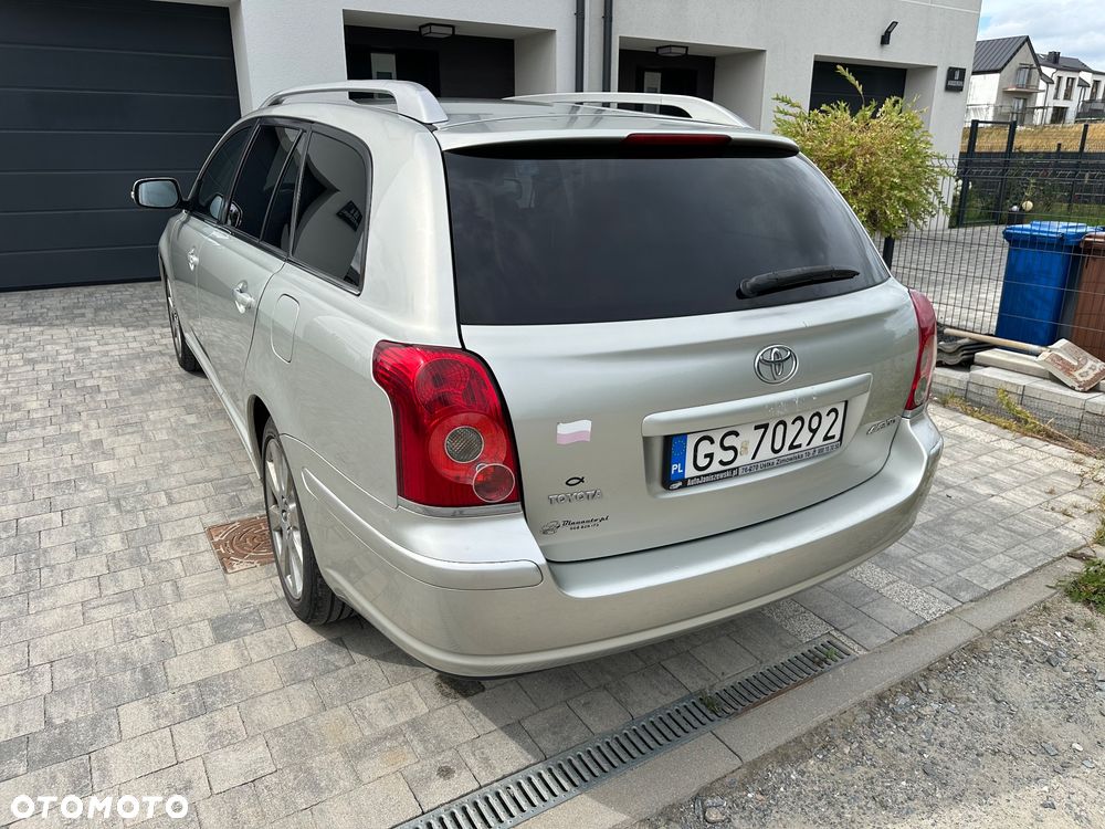 Toyota Avensis - 4