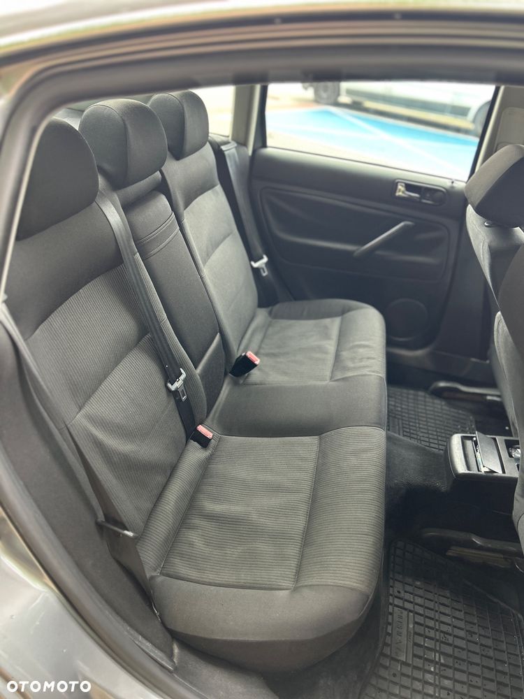 Volkswagen Passat 1.9 TDI Comfortline - 9