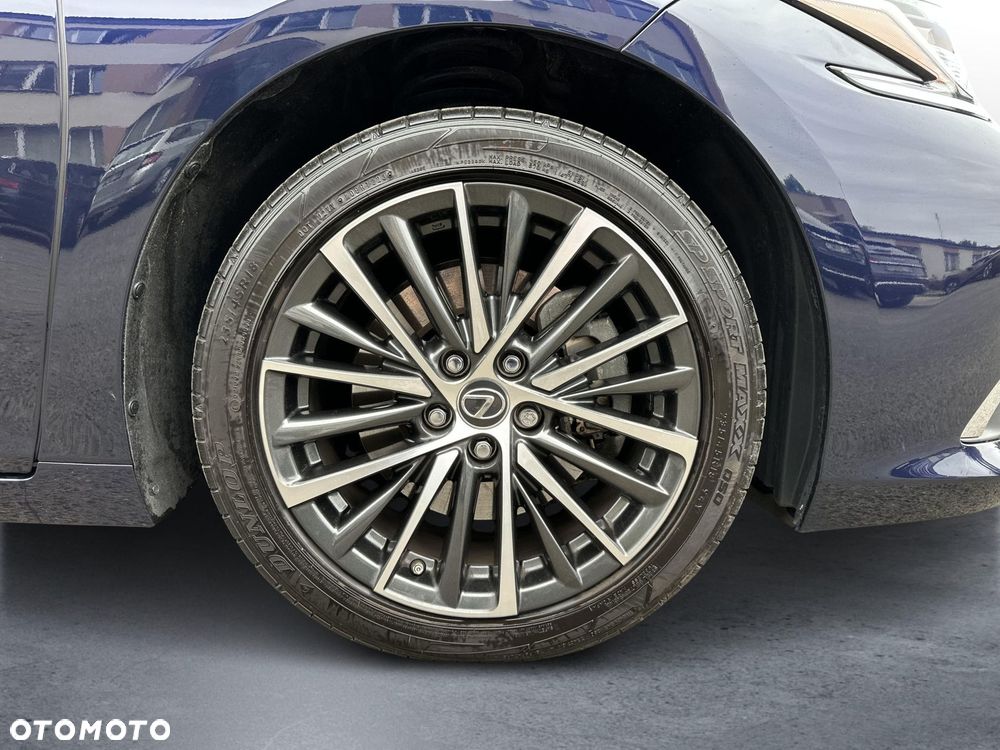 Lexus ES 300h Business Edition - 22