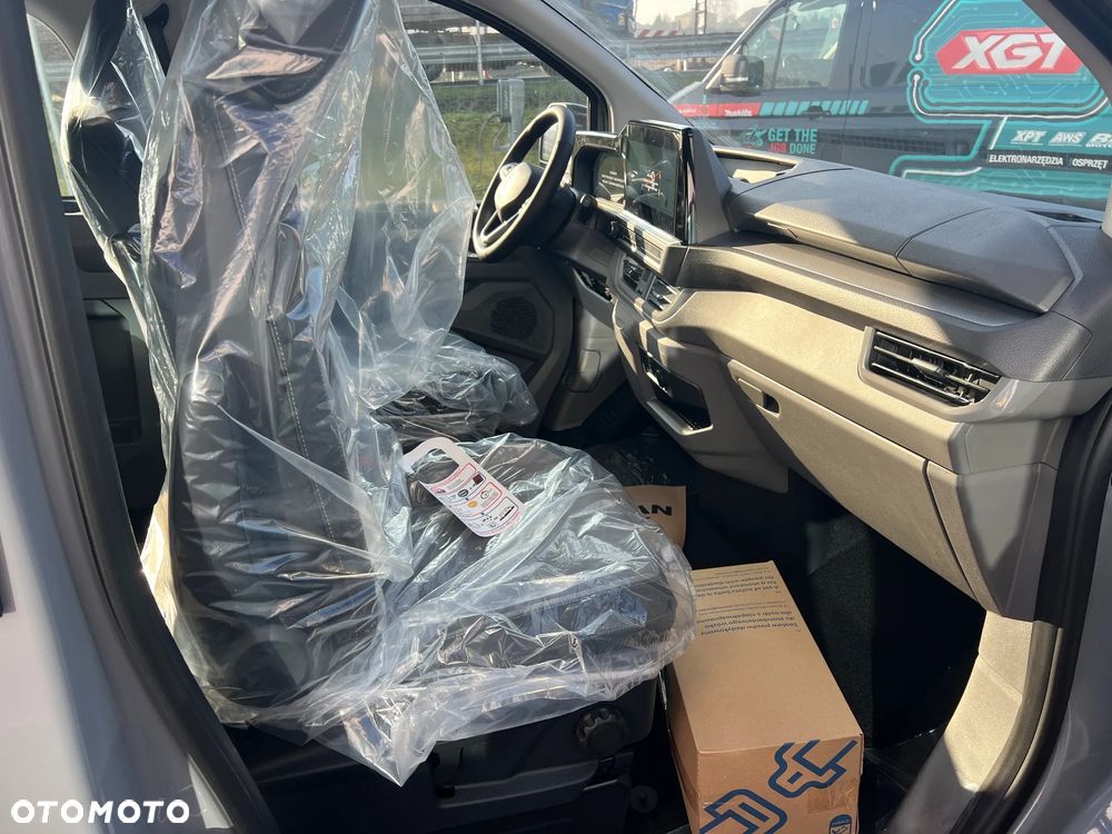 Volkswagen Caravelle - 10