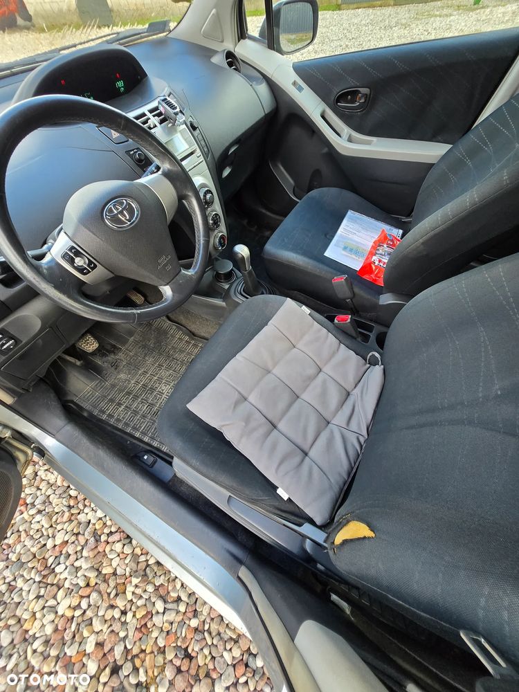 Toyota Yaris 1.3 Sol - 8